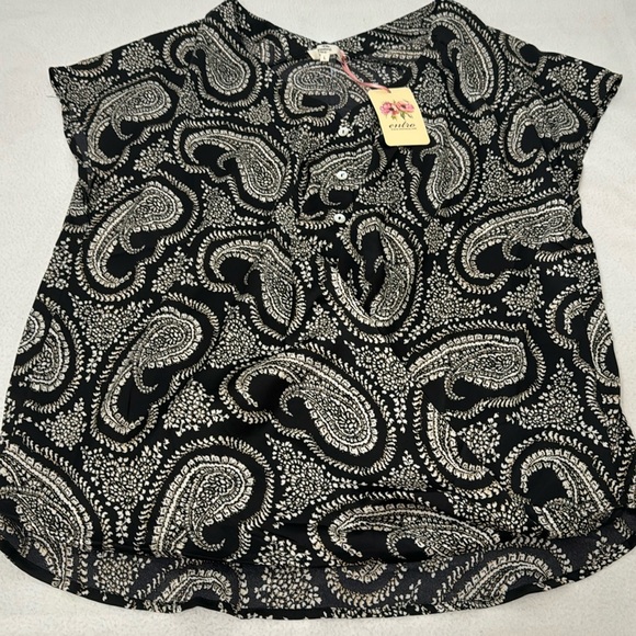 entro Tops - Entro Black & White Paisley Print Top